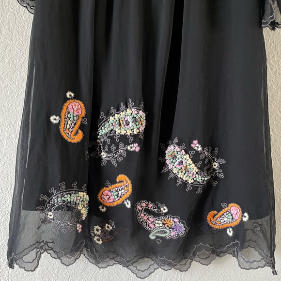 Molio Relio Floral Embroidered Black Silk Tunic Size L Scalloped Edges Boho GUC - Picture 4 of 10